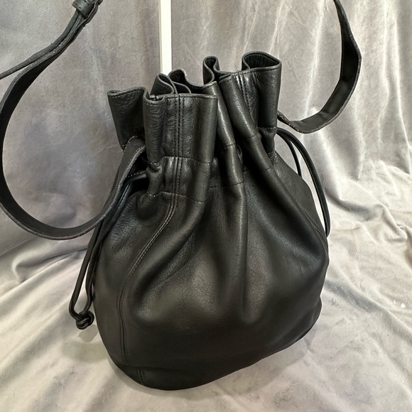 Coach Vintage Bucket Bag Shoulder Purse • Black Leather - Picture 4 of 12